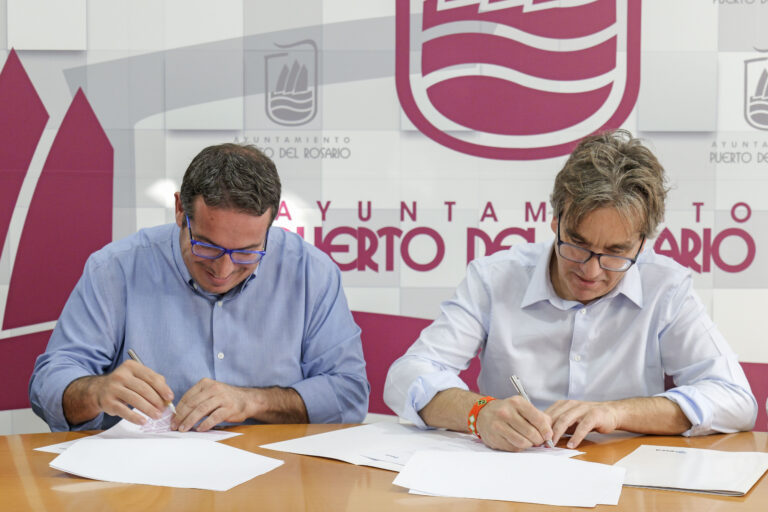 Puerto del Rosario y ecca.edu firman un convenio para la obtención del Graduado en Educación Secundaria en el municipio