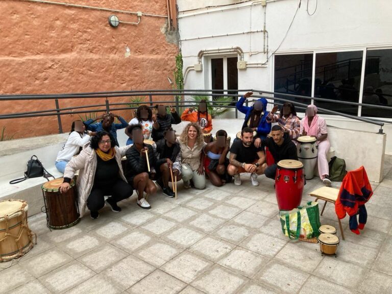 Taller de percusión afro-latino con menores no acompañados