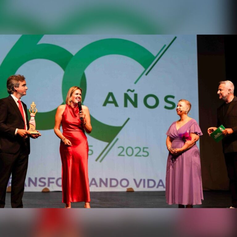 ecca.edu recibe el Premio Benahorita de Radio Las Tirajanas por su trayectoria educativa