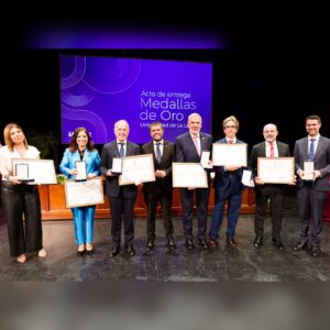 ¡Hemos recibido la Medalla de Oro de la Universidad de La Laguna!