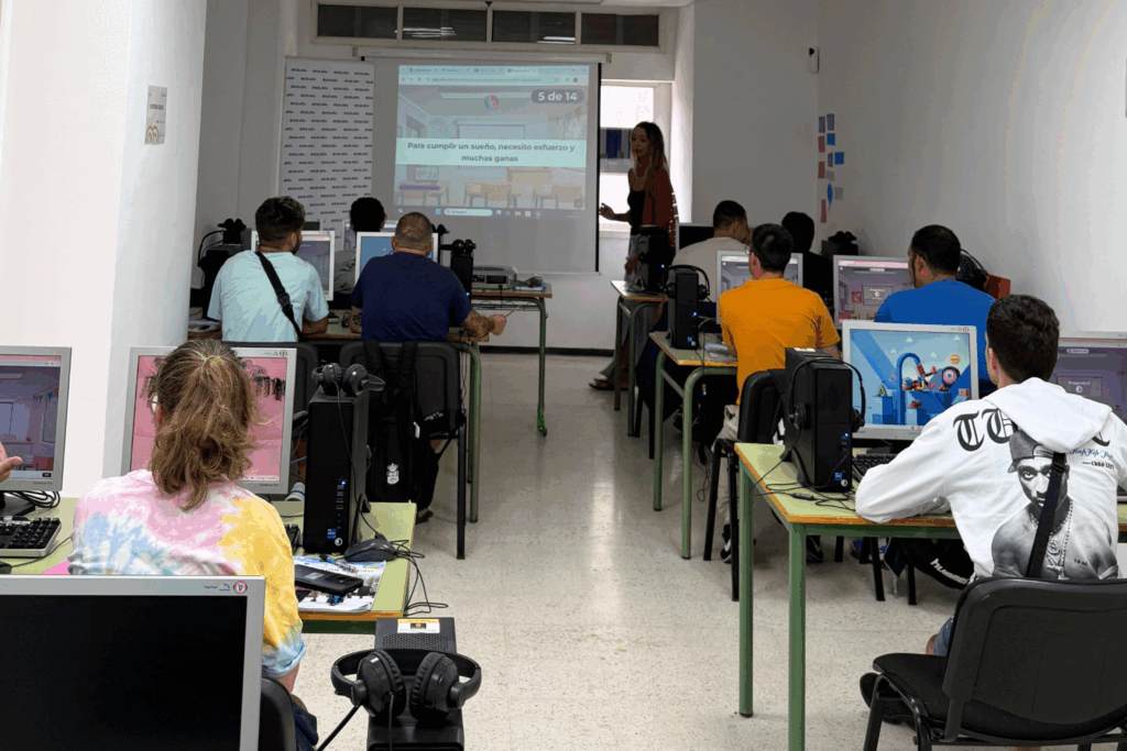 El aula de informática La Luz de ecca.edu arranca con el programa _Entrena Talento__1