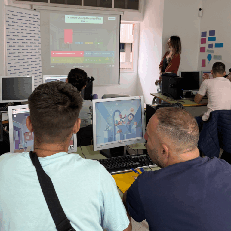 El aula de informática La Luz de ecca.edu arranca con el programa ‘Entrena Talento’