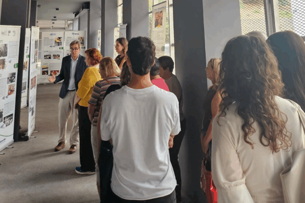 https://blognoticias.ecca.edu.es/wp-content/uploads/2025/10/La-exposicion-itinerante-de-ecca.edu-vuelve-a-Las-Palmas-de-Gran-Canaria-e-inaugura-en-La-Grada_2.png