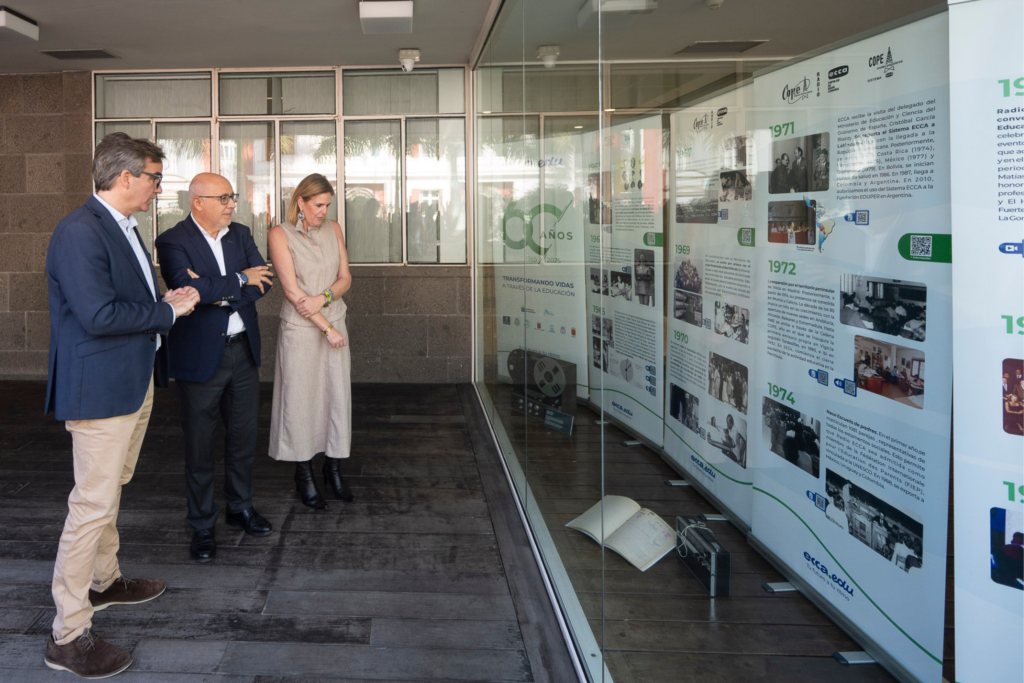 Antonio Morales, presidente del Cabildo de Gran Canaria, y José María Segura SJ, director general de ecca.edu
