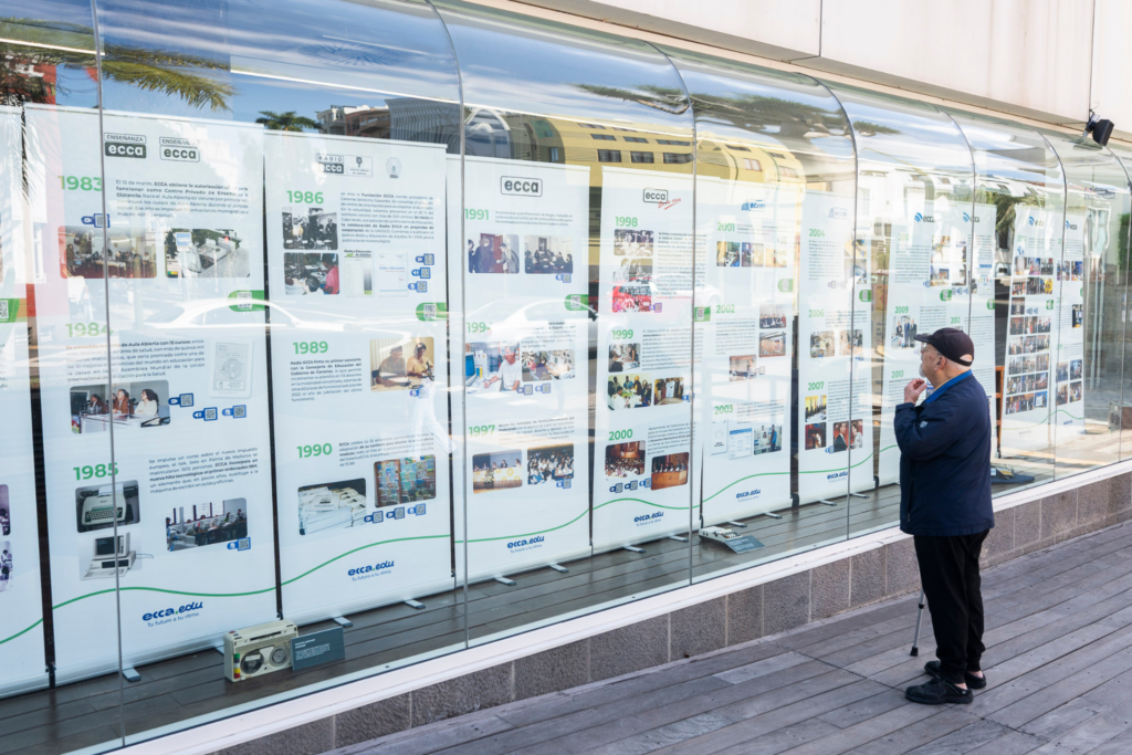 La muestra ‘60 años transformando vidas a través de la educación’ culmina su recorrido por el archipiélago