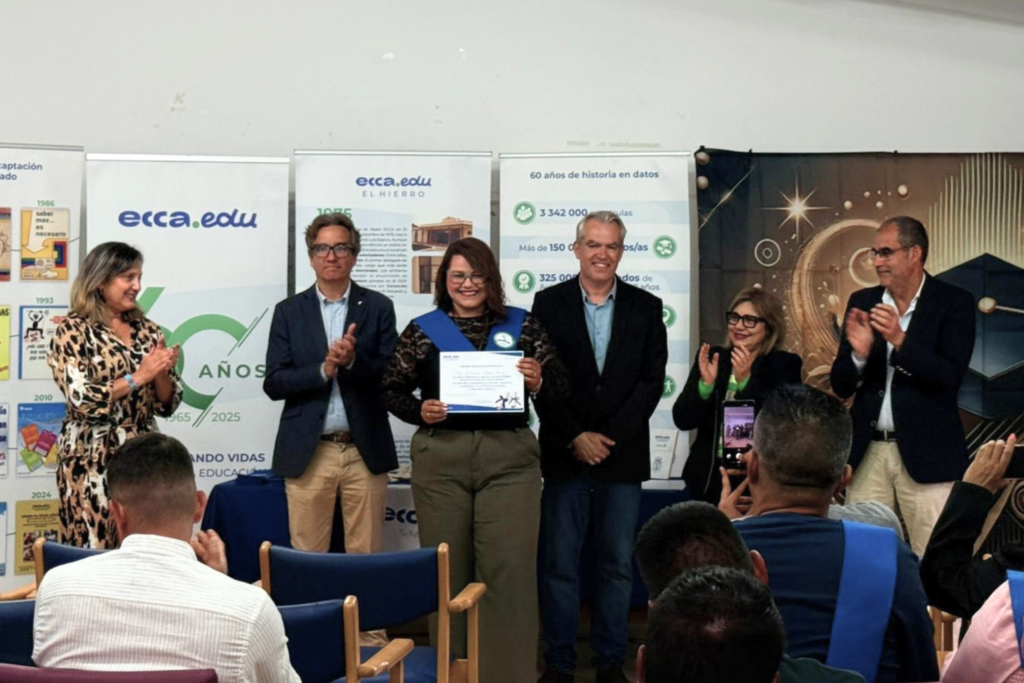 ecca.edu celebra la graduación de su alumnado en El Hierro en un emotivo acto de entrega de orlas