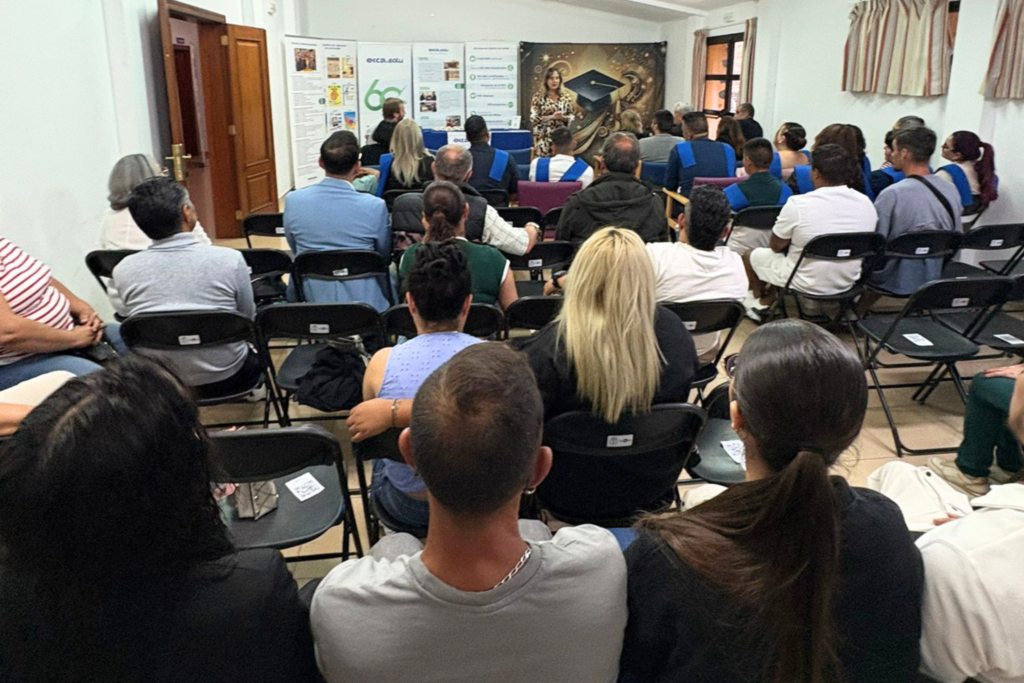 ecca.edu celebra la graduación de su alumnado en El Hierro en un emotivo acto de entrega de orlas